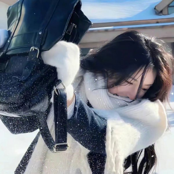 弱比少男闯女校